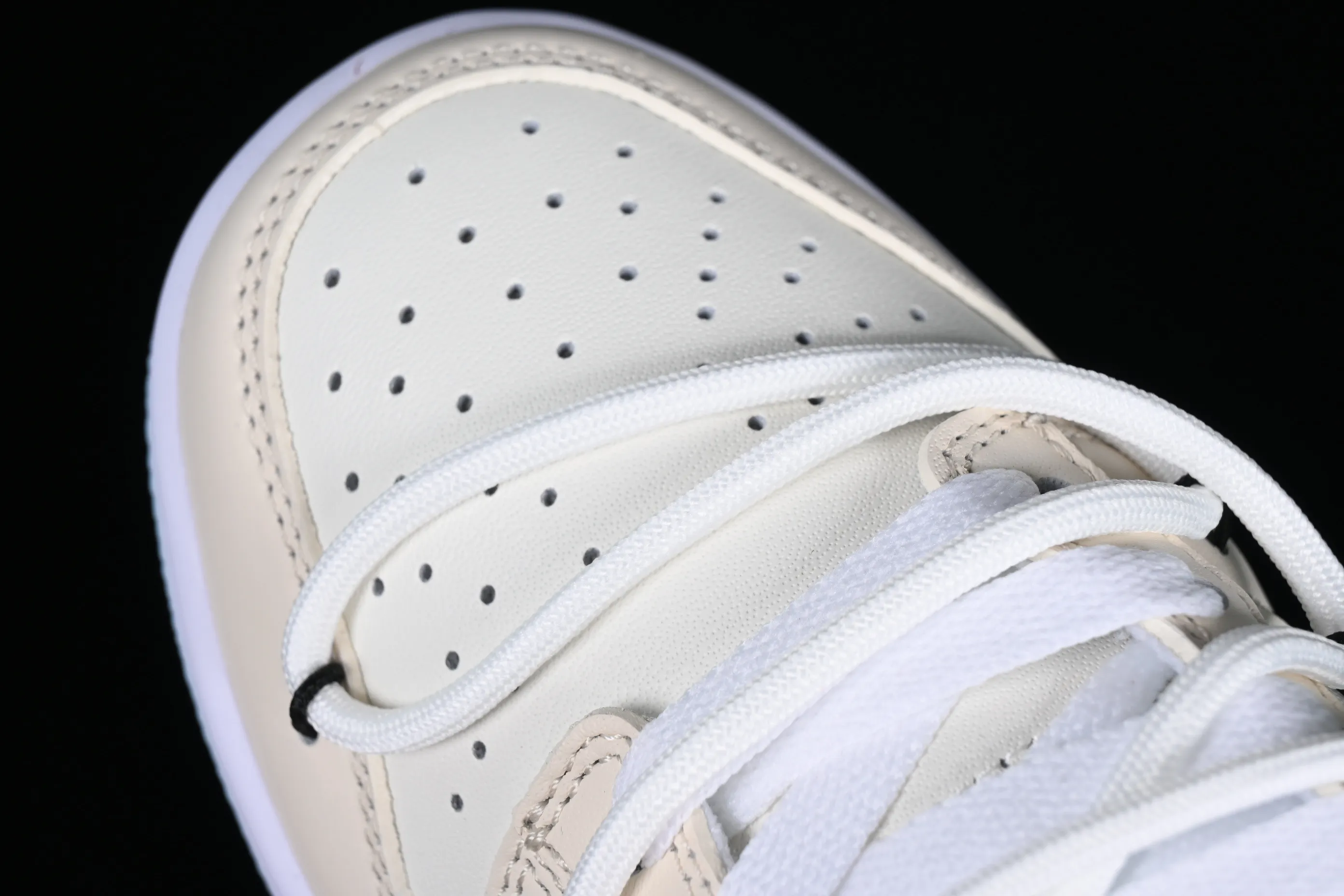 All Categories Nk SB Dunk Series Nk SB Dunk Low Low-top Sneakers Z Version Nk Dunk Low Summer Feeling Sea Salt Milk Ice Customized Deconstructed Strap Casual Sneakers DD1503-123